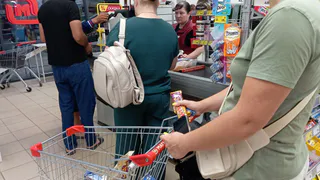 Больше никогда не расплачусь в магазине картой: оказалось, все это время зря переплачивала и "Пятерочке" и "Магниту"