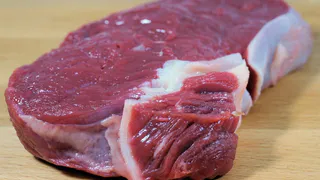 Эта запрещенная добавка отправляет наш организм: ей склеивают мясо и раздувают творог — яд на прилавках магазинов
