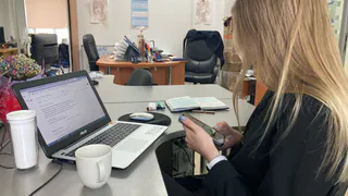 Привычка проверять телефон - это не скука: психологи назвали причину, которая разрушает мозг