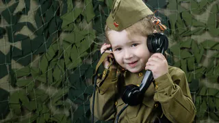 Рязанцы сметают с прилавков магазинов детскую военную форму