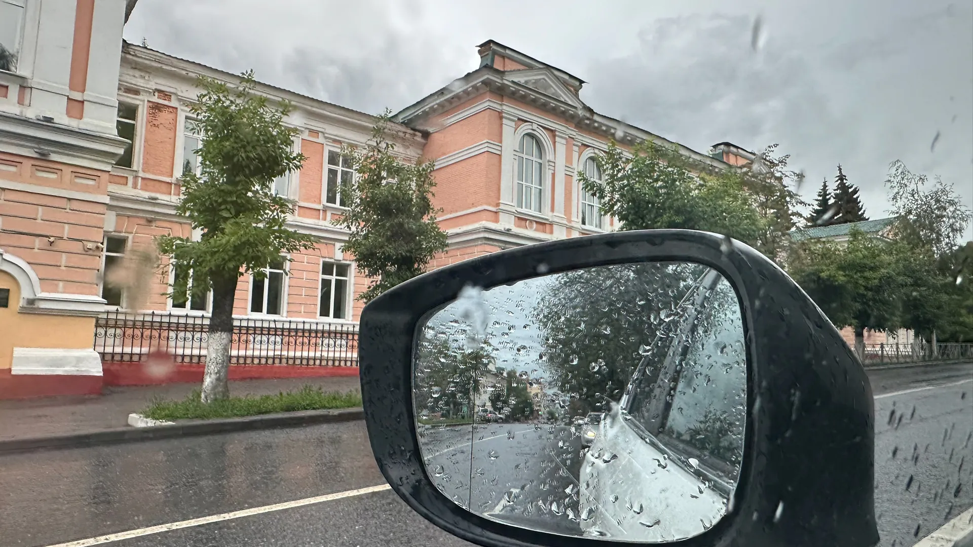 Верховный суд поставил точку: наезд одним колесом на сплошную – лишение прав или нет