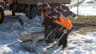 В Рязани 1 марта убирают пешеходные зон от снега и наледи