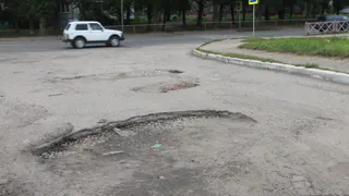 10 рязанцев пробили колеса на одной и той же яме