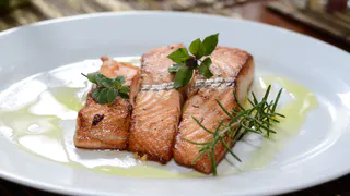 Гости до последнего кусочка не верили, что это скумбрия: вкуснее красной рыбы и дешевле - достойное блюдо на Новый год