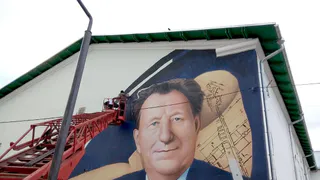 На фасаде касимовского ДК в граффити увековечили Владимира Уткина