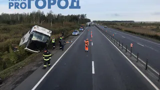 Под Луховицами перевернулся автобус: 15 человек пострадали. Видео с места аварии
