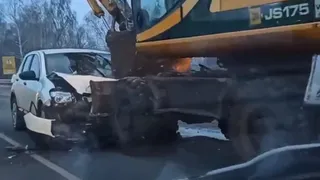Смертельное ДТП: cтолкнулись иномарка и экскаватор