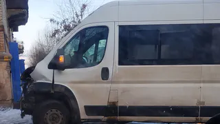 Капот всмятку: в Горроще маршрутка попала в ДТП
