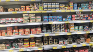 Зашла в «Перекрёсток» за консервами — а вышла с полным пакетом продуктов: 7 товаров, перед которыми не смогла устоять