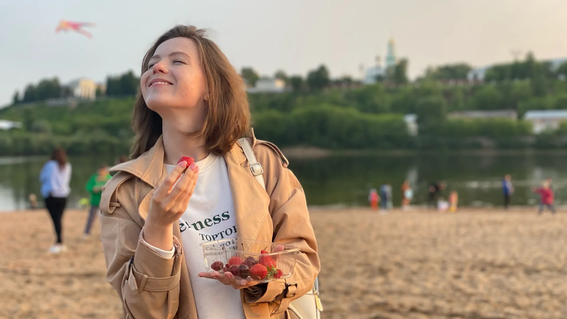 В Крым на сбор черешни: сколько падает на карту за 8 часов работы на стремянке - честный отчет