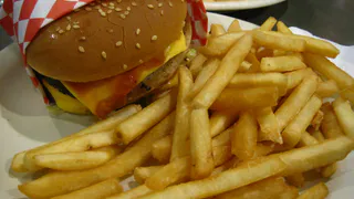 Жители Рязани предложили переименовать McDonald's в Russian Burger
