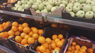 Светофор запусти акцию продажи овощей и фруктов для пенсионеров: Оценила качество и цену - поняла почему мешками скупают даже богачи