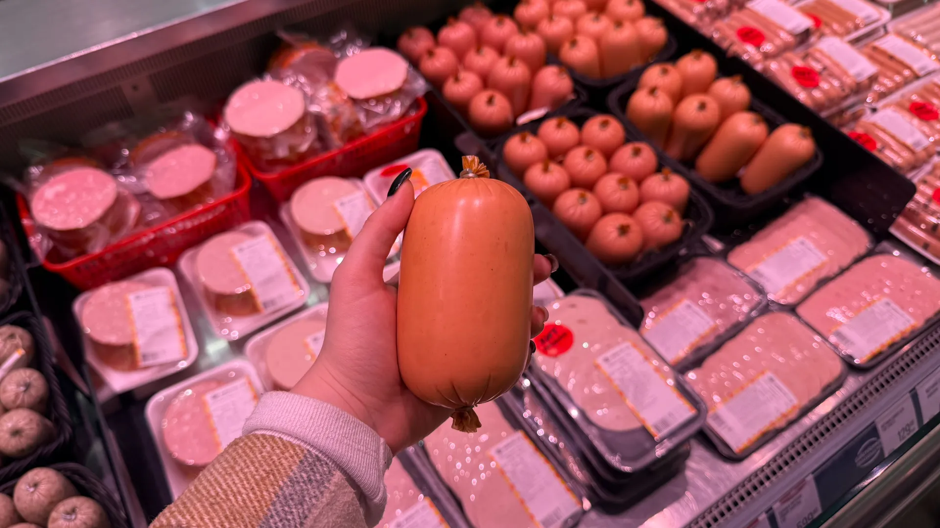 Розовый фарш без мяса: Роскачество назвало худшие марки Докторской колбасы - не берите ее на новогодние салаты