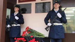 На школе №63 в Рязани появилась мемориальная доска в память о погибшем в СВО Чеснокове
