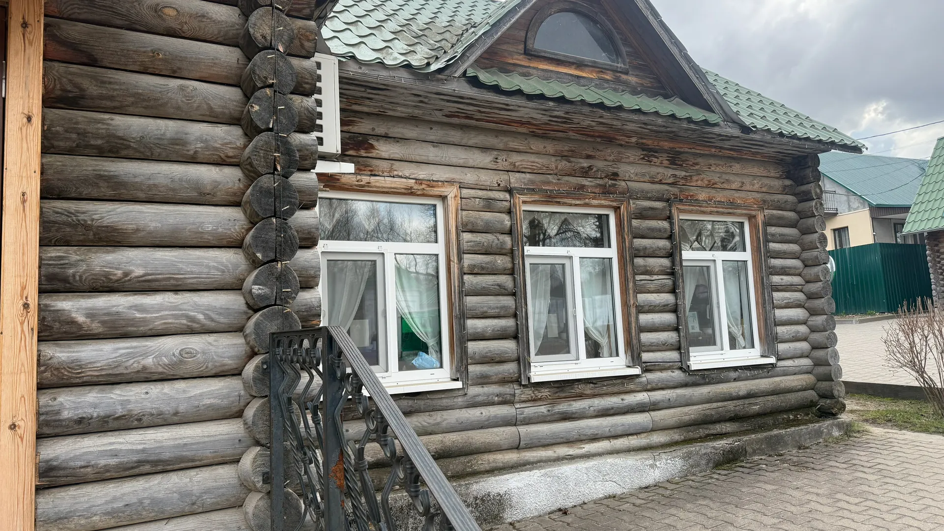 Сделал незамерзающий водопровод без подогрева: поставил 1 пластиковую бутылку под углом - и вода льется в дом даже в - 40