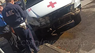 Мигалка не помогла: в Приокском столкнулись "скорая" и "четырнадцатая"