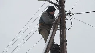 В Рязани при монтаже ЛЭП погиб электрик