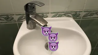 Начальство на выходных: на Юннатов люди сидят без воды двое суток