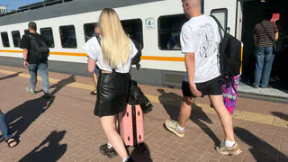 «Да, я та самая мать с орущим дитя в купе. Что мне теперь, дома сидеть»? Россиянка одним движением заставила замолчать гневных соседей в поезде