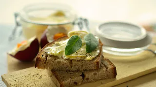 Идеальная намазка к завтраку: Крабовые палочки, лук и кое-что вкусненькое - едим её ложкой