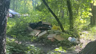 На улице Белякова в Рязани ликвидируют стихийные свалки после жалоб жителей