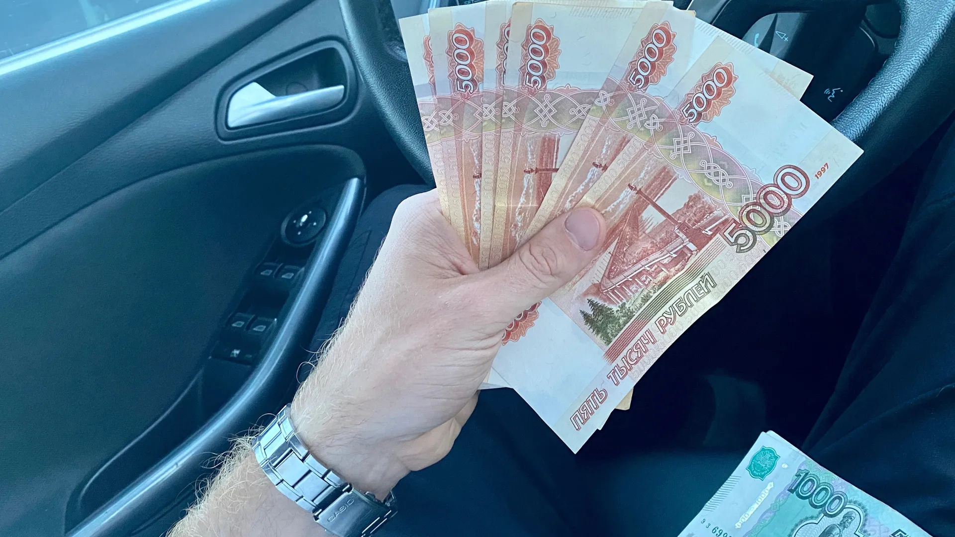 Коснется всех, кто хранит дома купюры 5 000 рублей - важное изменение в середине февраля