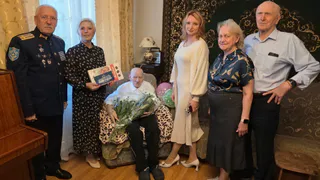 В Рязани ветеран, служивший 40 лет на Балтийском флоте, принял поздравления со 104-летием