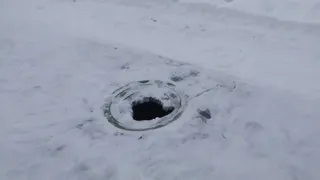 В Сасове ребёнок чуть не провалился в люк 