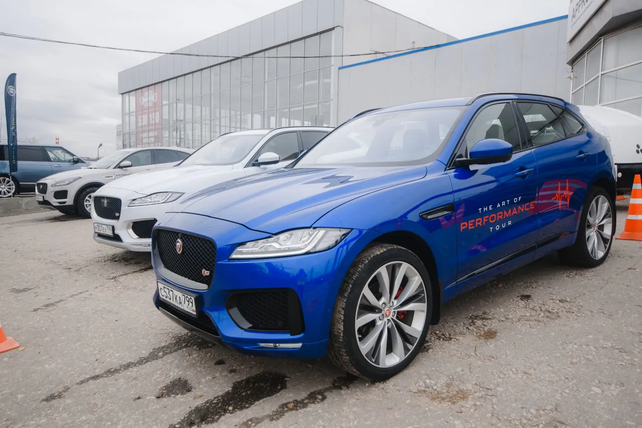 В Рязани проверили на прочность новенькие Jaguar и Land Rover