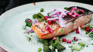 Провожаем тепло вкусными рецептами: три блюда для электрогриля