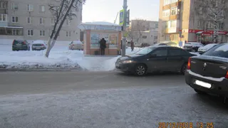 На улице Октябрьской иномарка сбила двух девушек