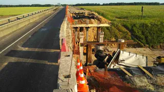 В Рязанский области грузовик вылетел с моста