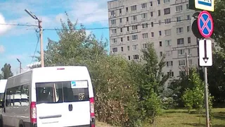 "Запах мочи, семечки, объедки": как живется людям около конечных остановок маршруток