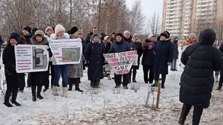 "Собралось свыше 100 человек": В Рязани жители вышли единой толпой на пикет против стройки