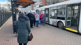 В Рязани пассажирка троллейбуса упала на остановке