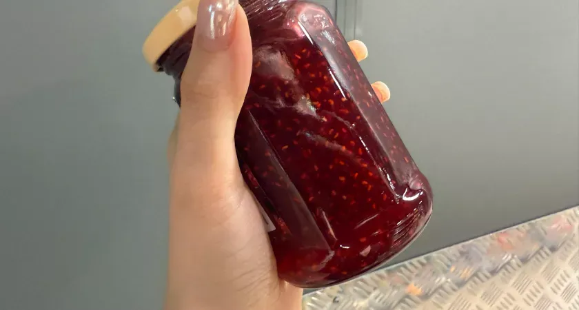 Простым способом делаю из жидкого варенья густое: Так вкусно, что хоть на хлеб мажь, хоть в начинку пирогов клади– сладость не стекает