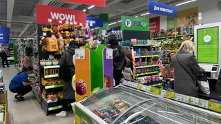 В Фикс Прайсе в зале уже стоят коробки с новинками: покупатели разбирают кухонную утварь с новогодним акцентом - что присмотрела себе