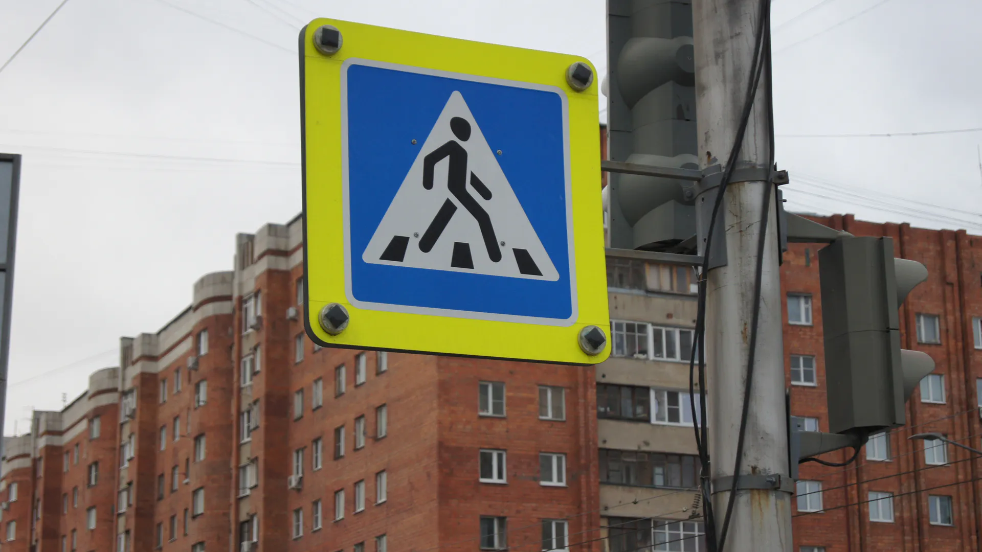В рязанских пабликах появилась другая версия драки на пешеходном переходе