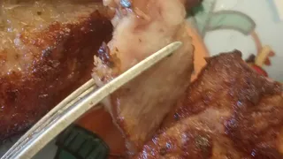 Соцсети: женщина купила мясо в "Барсе" и нашла в нем иглу