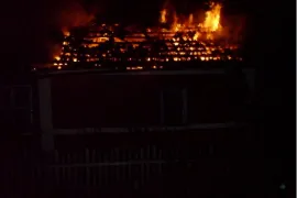 Пожар около центрального автовокзала - загорелся дом