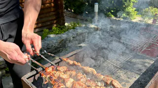 Именно такой шашлык - любимое блюдо Сталина: с этим маринадом мясо получается невероятно нежным, мягким и сочным
