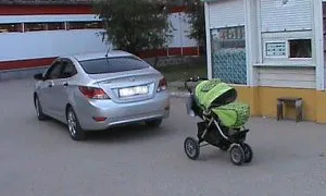 ДТП на Керамзаводе: с коляской стоял пенсионер, родители были в магазине