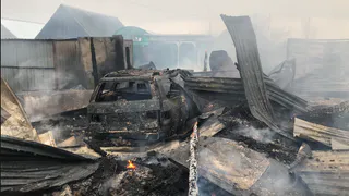СМИ: под Рязанью сгорели два гаража и легковушка