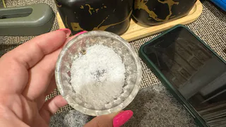 Засыпьте на зиму под корень яблони 1 стакан соли: плоды будут сладкими и без червоточин - проверили на 2-х деревьях