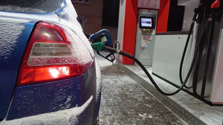 Российских водителей начнут штрафовать и лишать прав на АЗС с 19 октября — вот за что