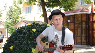 Будни и доходы уличного музыканта Рязани