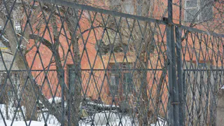 В рязанском жилом доме, признанном аварийным, рухнул балкон