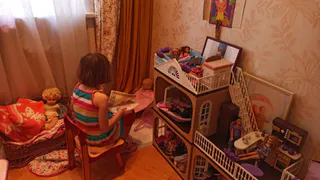 Жители Костромы в шоке от произвола в детсадах: дети убегают, а няня спит в их кроватках