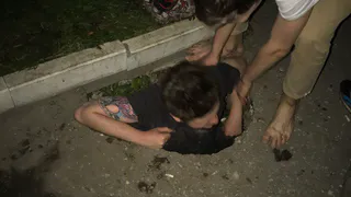 В Рязани парень провалился в дыру в асфальте глубиной в человеческий рост