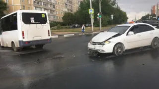 ДТП в Рязани - маршрутчик проехал на красный и врезался в "ДЭУ"